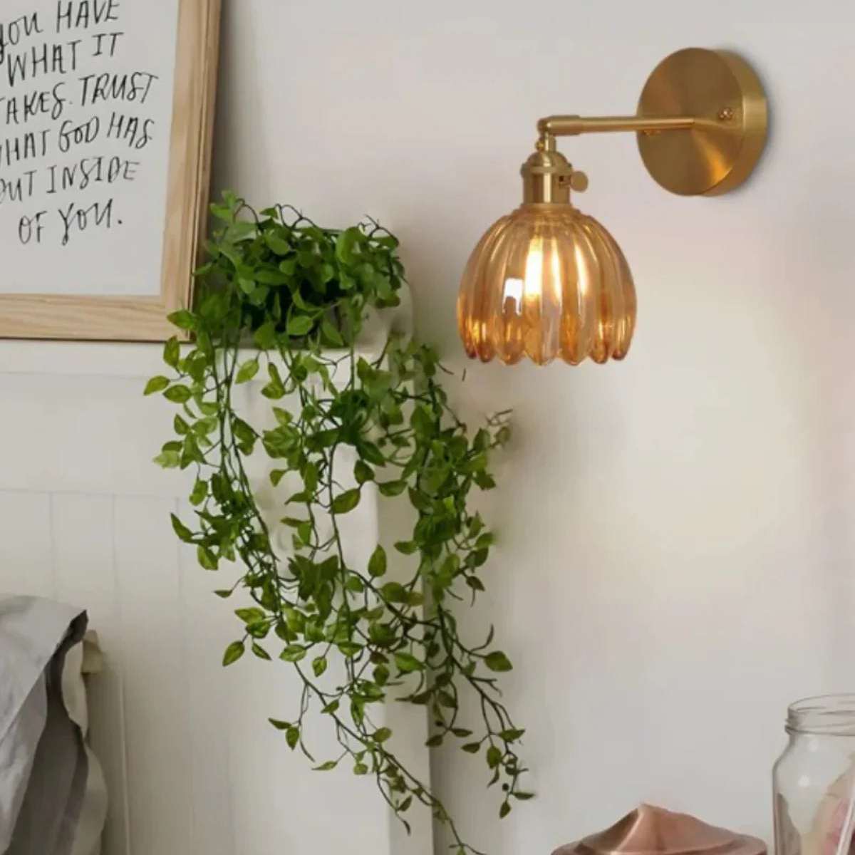 Væglampe - Glasskærm - Messingfinish