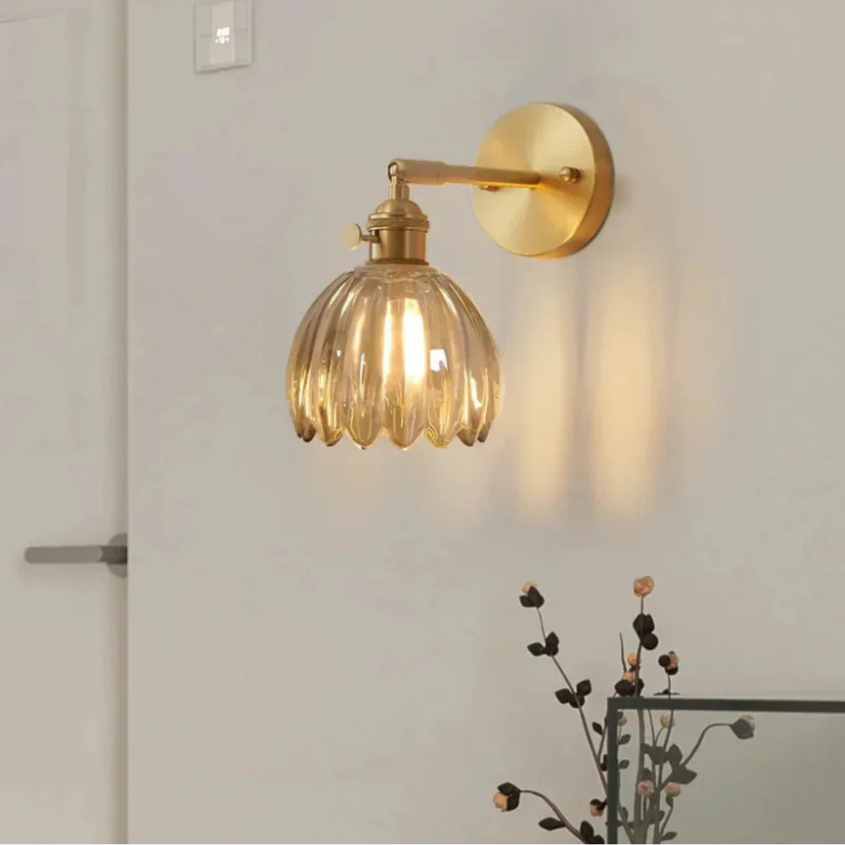 Væglampe - Glasskærm - Messingfinish