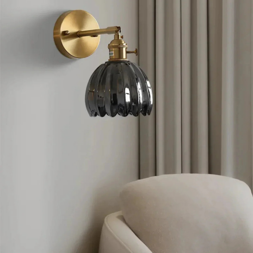 Væglampe - Skulpturelt Glas - Messingbeslag