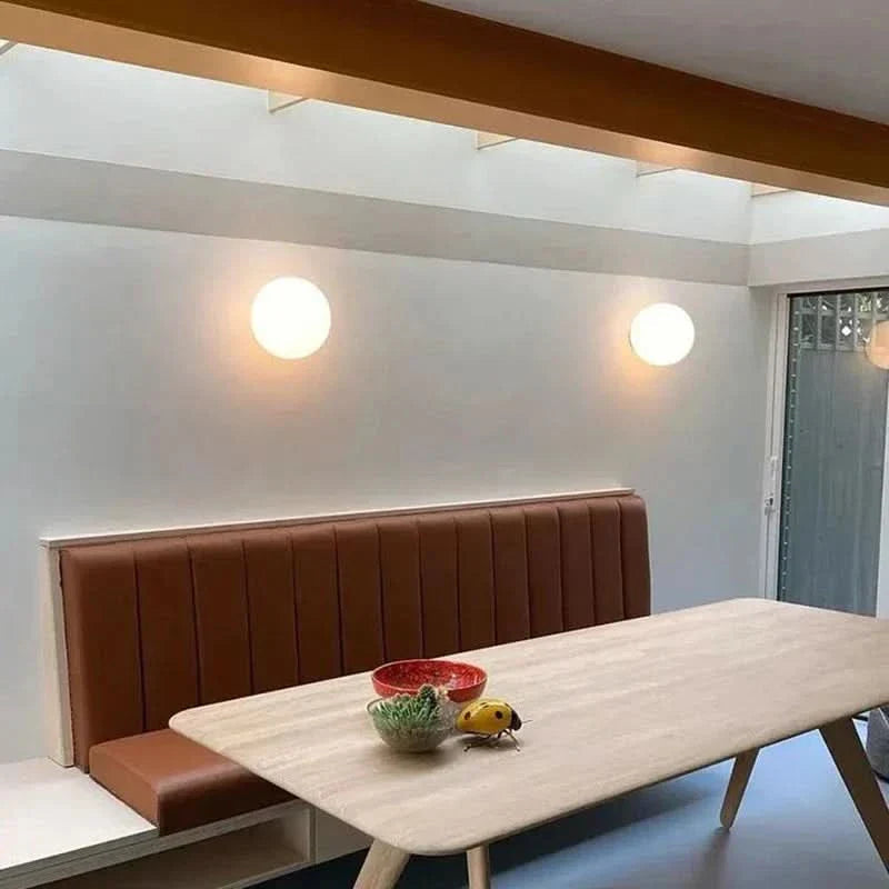 Væglampe - Cirkulært Design - Mælkehvid Glasskærm