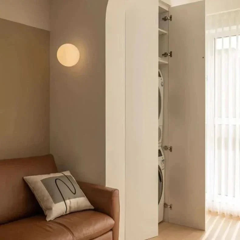 Væglampe - Cirkulært Design - Mælkehvid Glasskærm