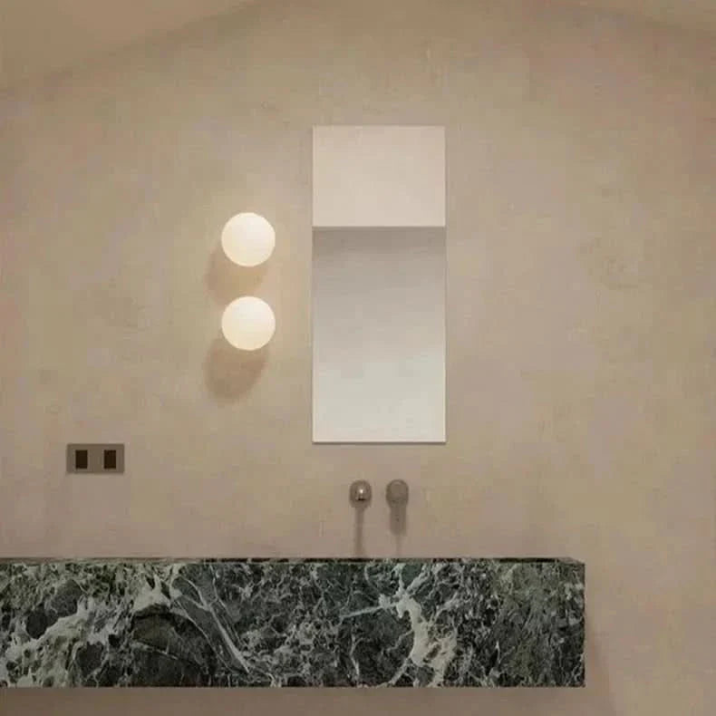 Væglampe - Cirkulært Design - Mælkehvid Glasskærm